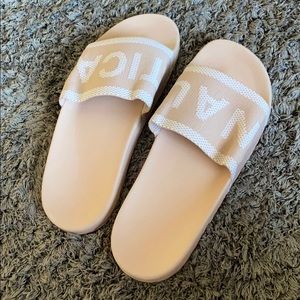 Nautica slides